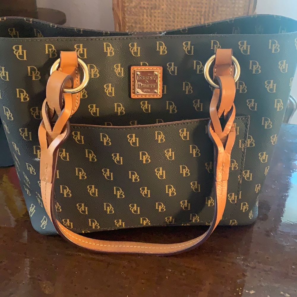 Gentle used Dooney Bourke shoulder purse no tag or receipt